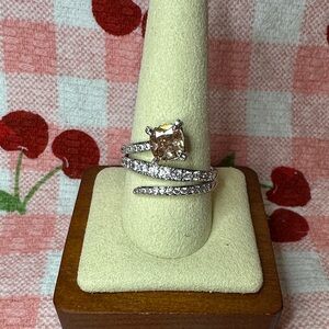 Dazzling Silver Women's Ring with Sparkling Accents